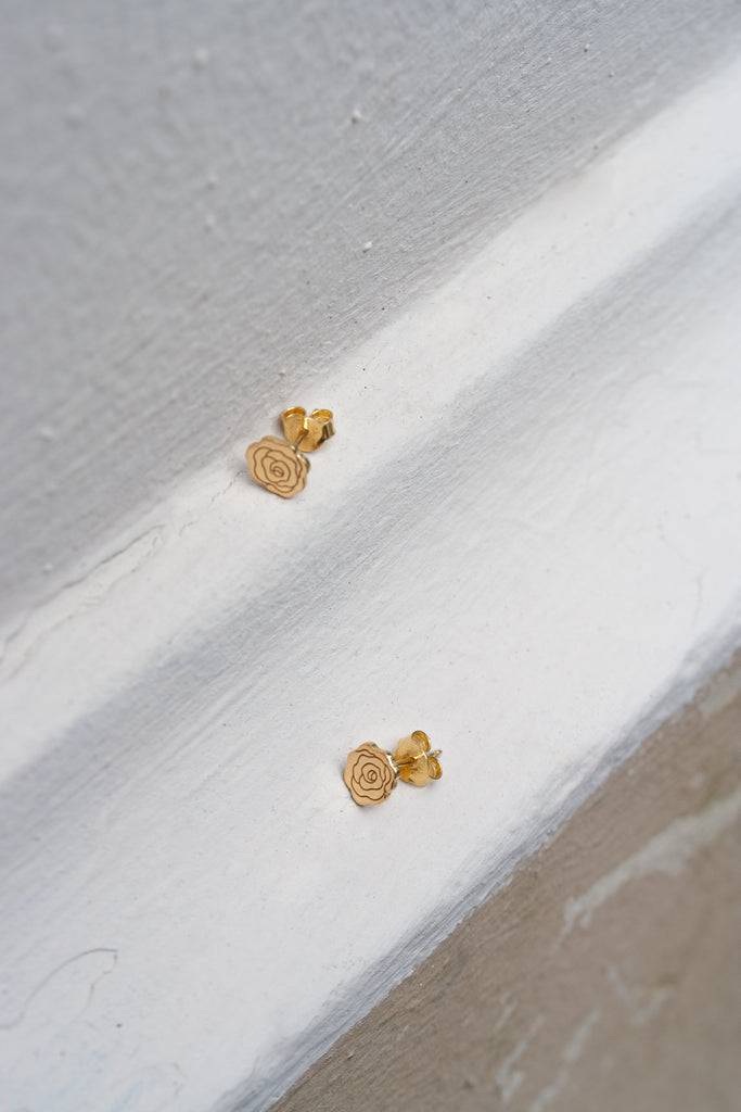 JUKSEREI ROSE EAR STUDS Riesige Rabatte