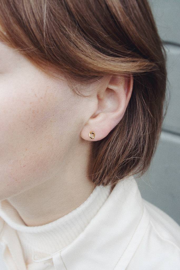 JUKSEREI CLEO EAR STUD · GOLD · B-STOCK Hotsell