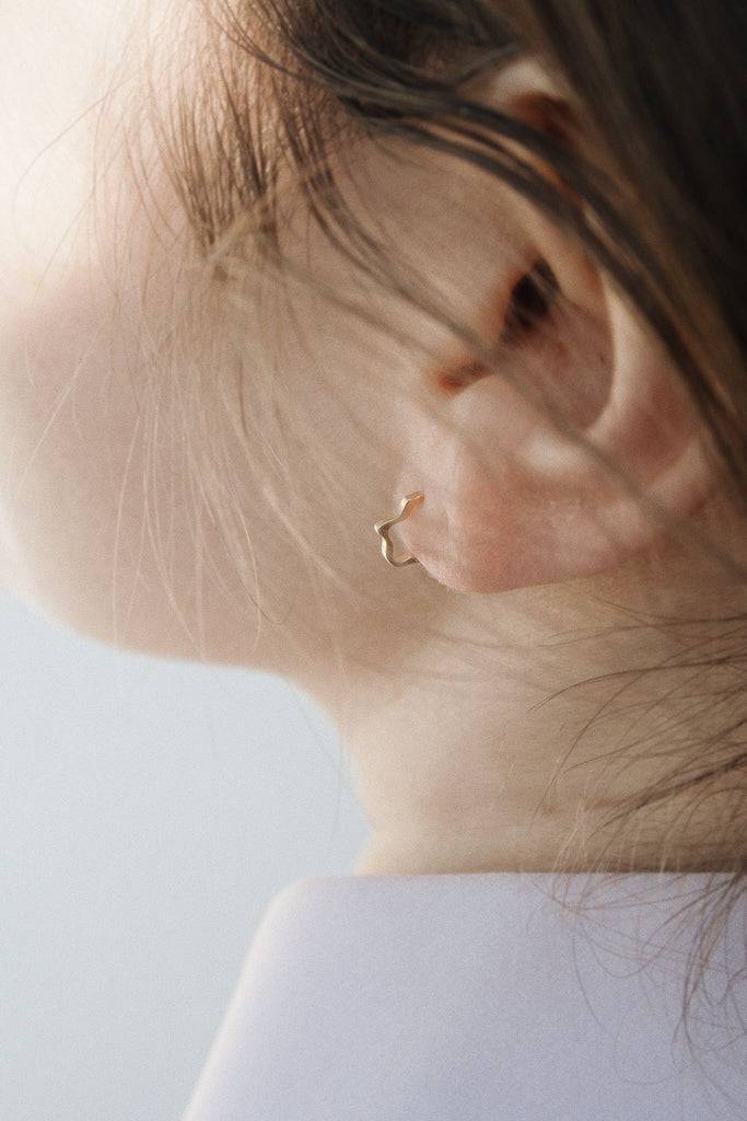 JUKSEREI PINA EAR STUD · GOLD · B-STOCK Fabrikverkauf