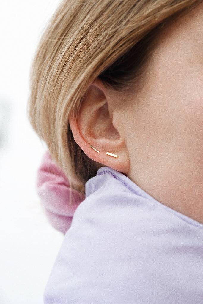 JUKSEREI LINIE EAR STUDS Versandkostenfrei