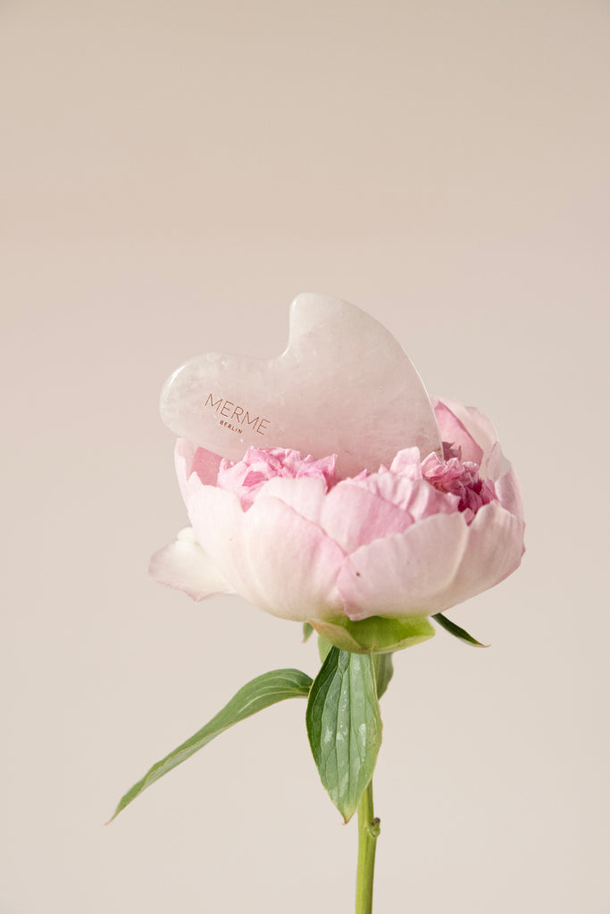 JUKSEREI MERME · ROSE QUARTZ GUA SHA Online Shopping