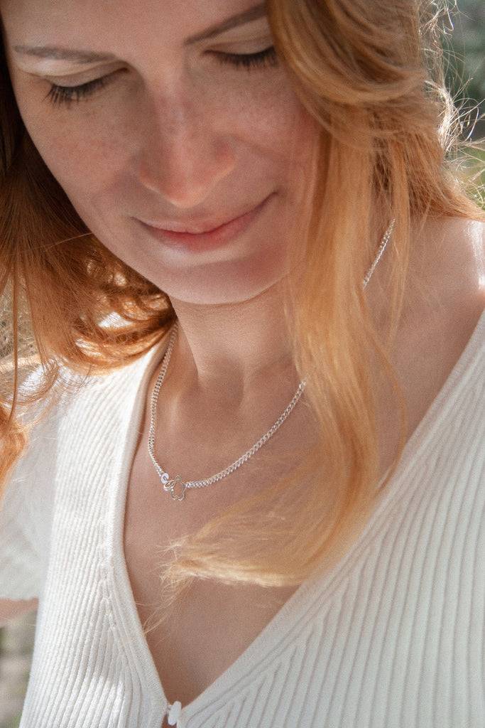 JUKSEREI FLOW NECKLACE Neueste Stile