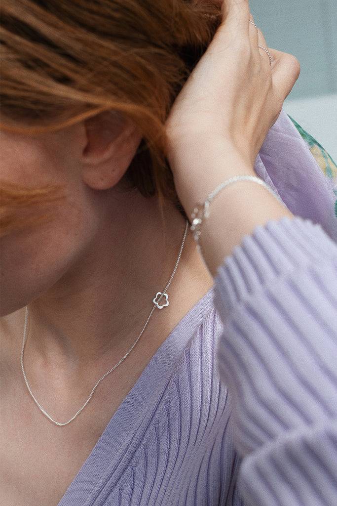JUKSEREI FLYING FLOW NECKLACE Sonderangebot der Fabrik