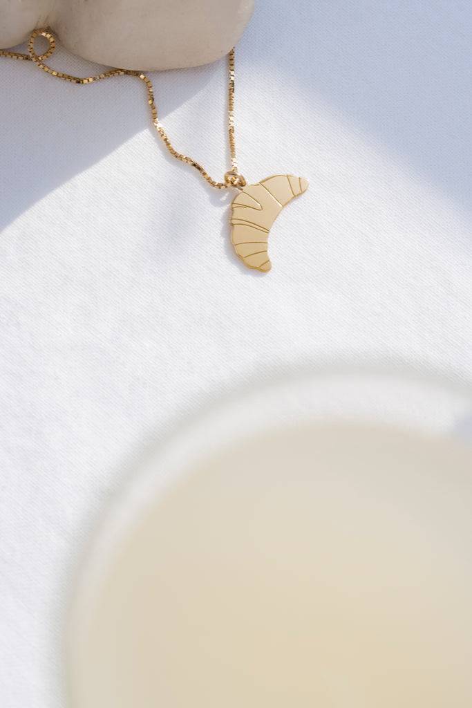 JUKSEREI CROISSANT NECKLACE Vierteljährliche Förderung