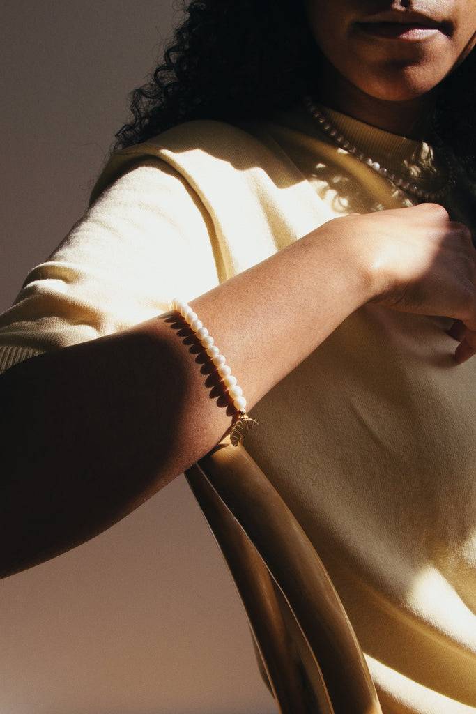 JUKSEREI CROISSANT PEARL BRACELET Auslauf