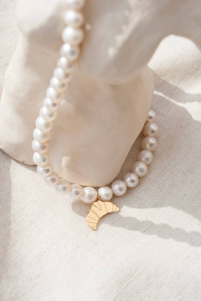 JUKSEREI CROISSANT PEARL NECKLACE Verkauf