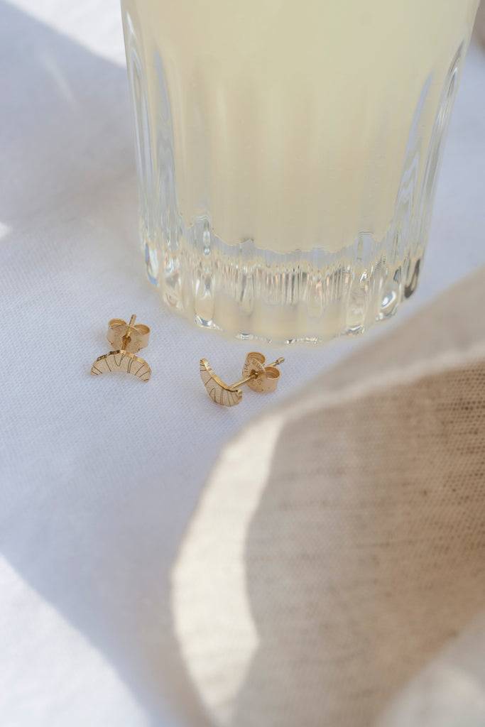 JUKSEREI CROISSANT EAR STUDS Angebote