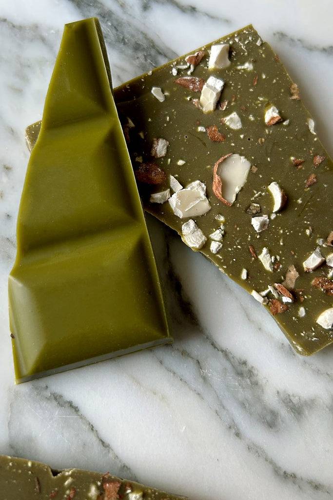 JUKSEREI HEALTH BAR · ORGANIC MATCHA CHOCOLATE ROASTED ALMONDS Top Angebot