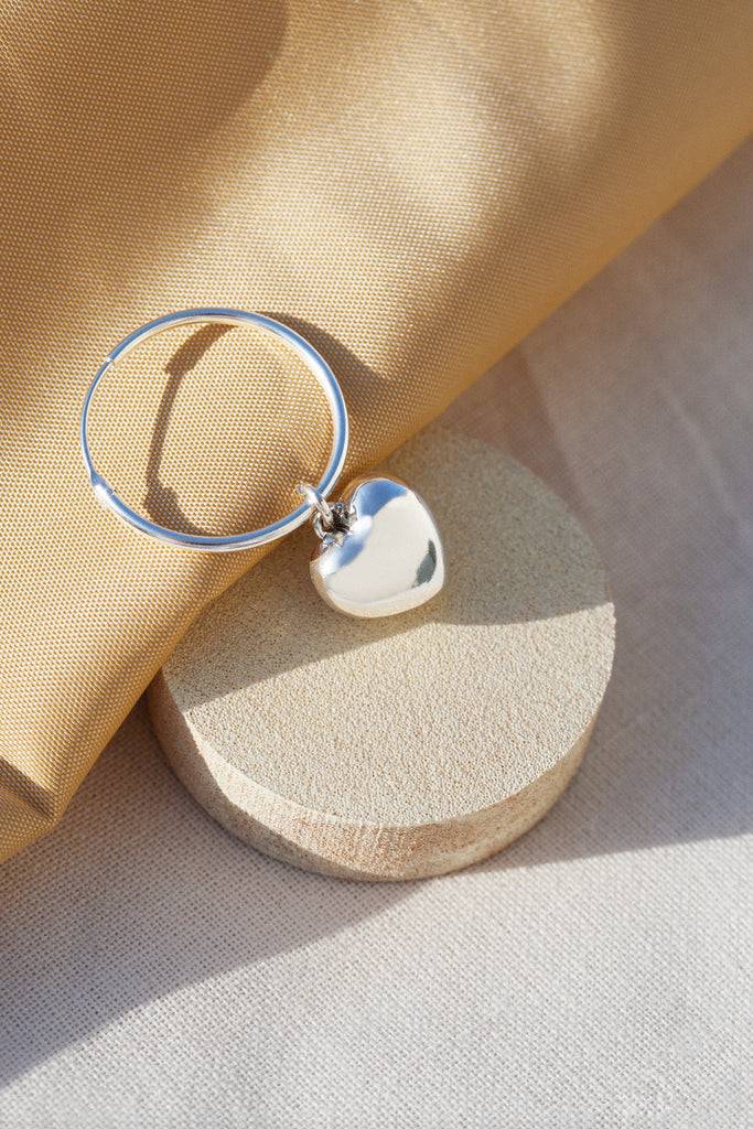 JUKSEREI AMORE CHARM EARRINGS Kostenlose Rückgabe