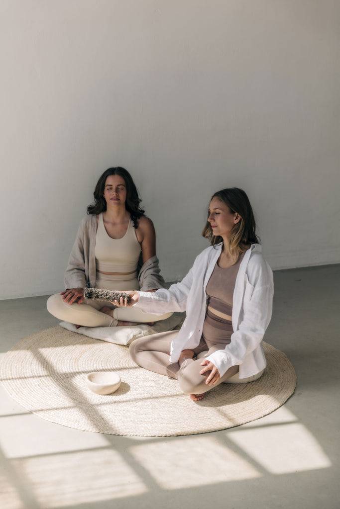 JUKSEREI KRUUT · SLOW MOTION SMUDGE STICK Bis zu 50% Rabatt