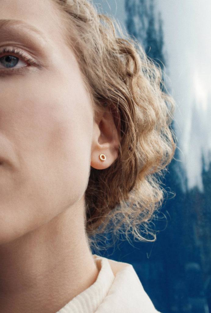 JUKSEREI TILDA EAR STUDS Kostenloser Versand