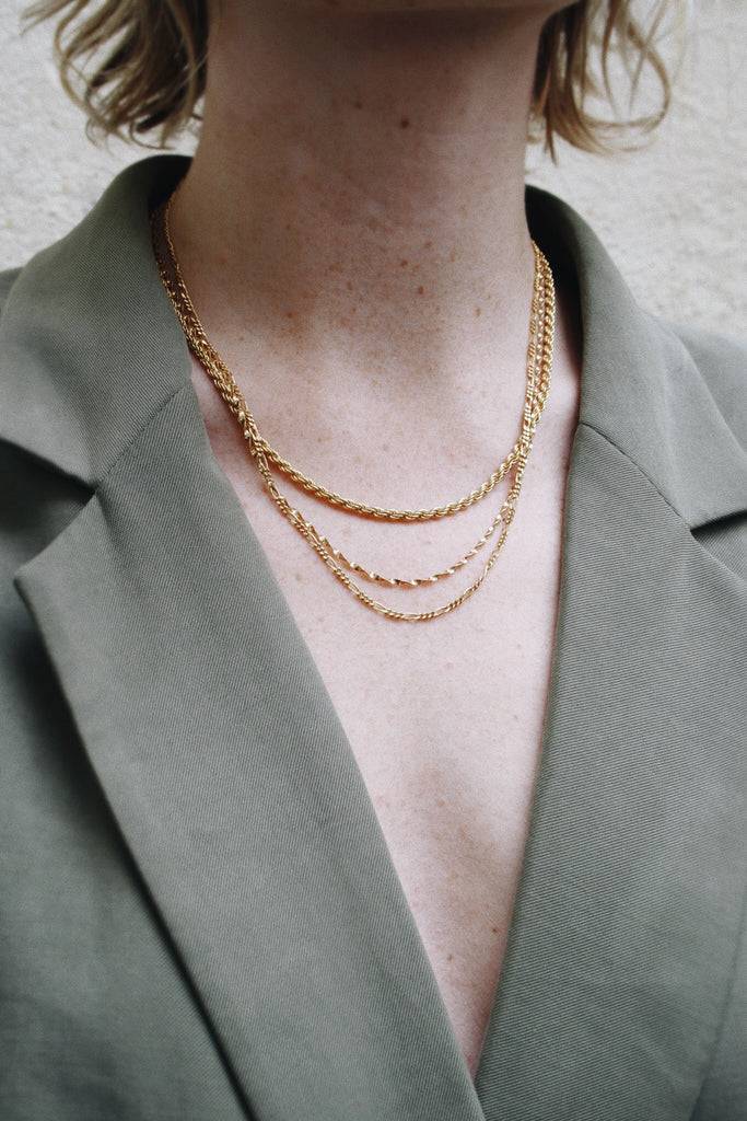 JUKSEREI TWIRL NECKLACE Begrenztes Angebot