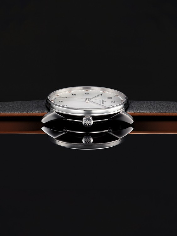 Junghans FORM A Bis zu 60% Rabatt