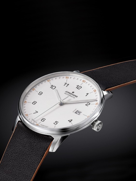 Junghans FORM A Bis zu 60% Rabatt
