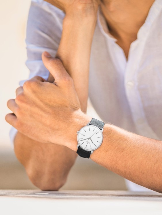 Junghans FORM A Titan Sonderangebot der Fabrik