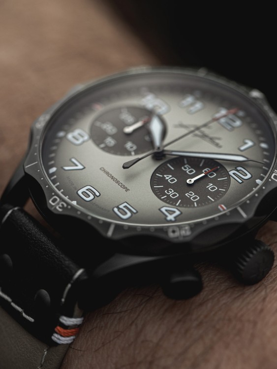 Junghans Pilot Chronoscope Desert Zeitbegrenzte Promotion