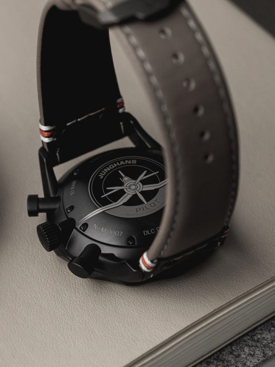 Junghans Pilot Chronoscope Desert Zeitbegrenzte Promotion