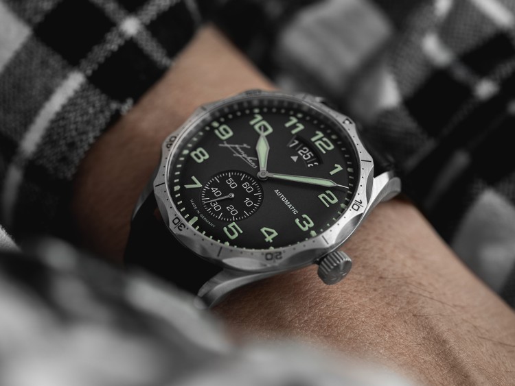 Junghans Pilot Automatic Bis zu 50% Rabatt