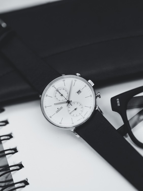 Junghans FORM C 50% Rabatt mit kostenlosem Versand