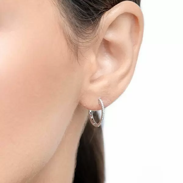 Leaf Jewelry Creole Circle S mit Diamanten, 15mm, 18 K Weißgold Neueste Stile