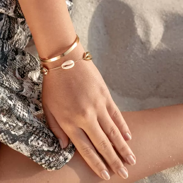 Leaf Jewelry Armkette 5 Cowrie Shells, 18 K Rosegold vergoldet zollfrei
