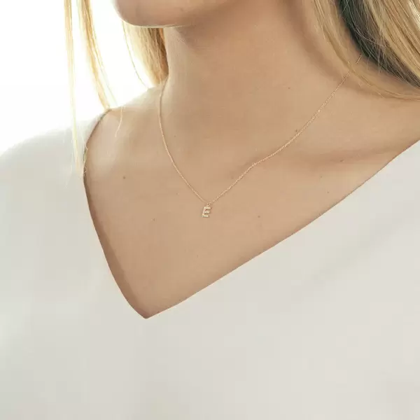 Leaf Jewelry Halskette Letter "E", 14 K Rosegold mit Diamanten Kostenlose Rückgabe
