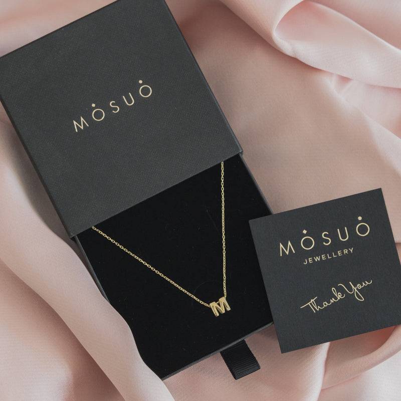 Mosuo Jewellery Diamant Buchstaben Halskette “M” - Vermeil Speichern exportieren