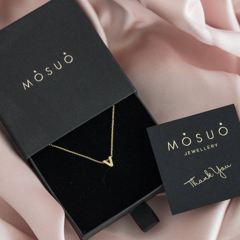 Mosuo Jewellery Diamant Buchstaben Halskette “V”- Vermeil Auslauf