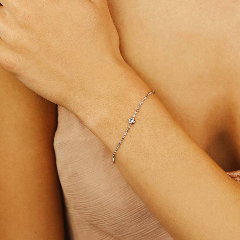 Nana Kay Delicate Touch Armband Clover 50% Rabatt mit kostenlosem Versand