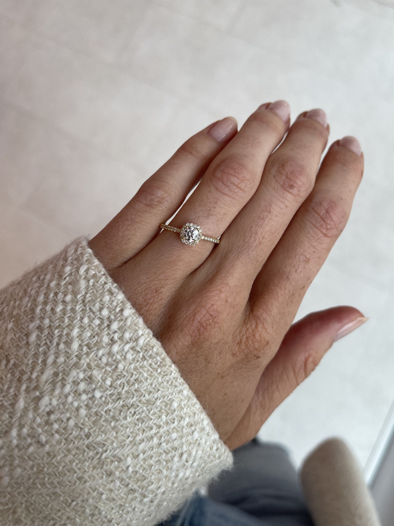 Nina Kastens Halo Diamond Ring 50% Rabatt mit kostenlosem Versand