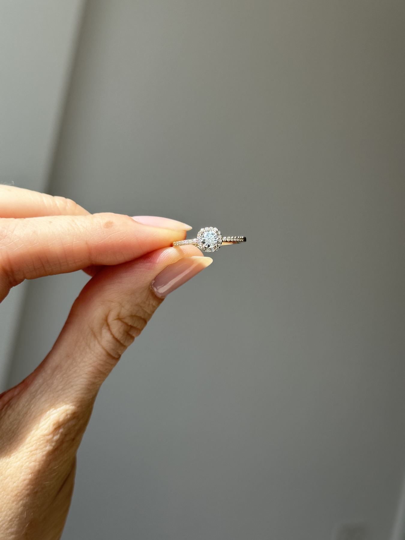 Nina Kastens Halo Diamond Ring 50% Rabatt mit kostenlosem Versand