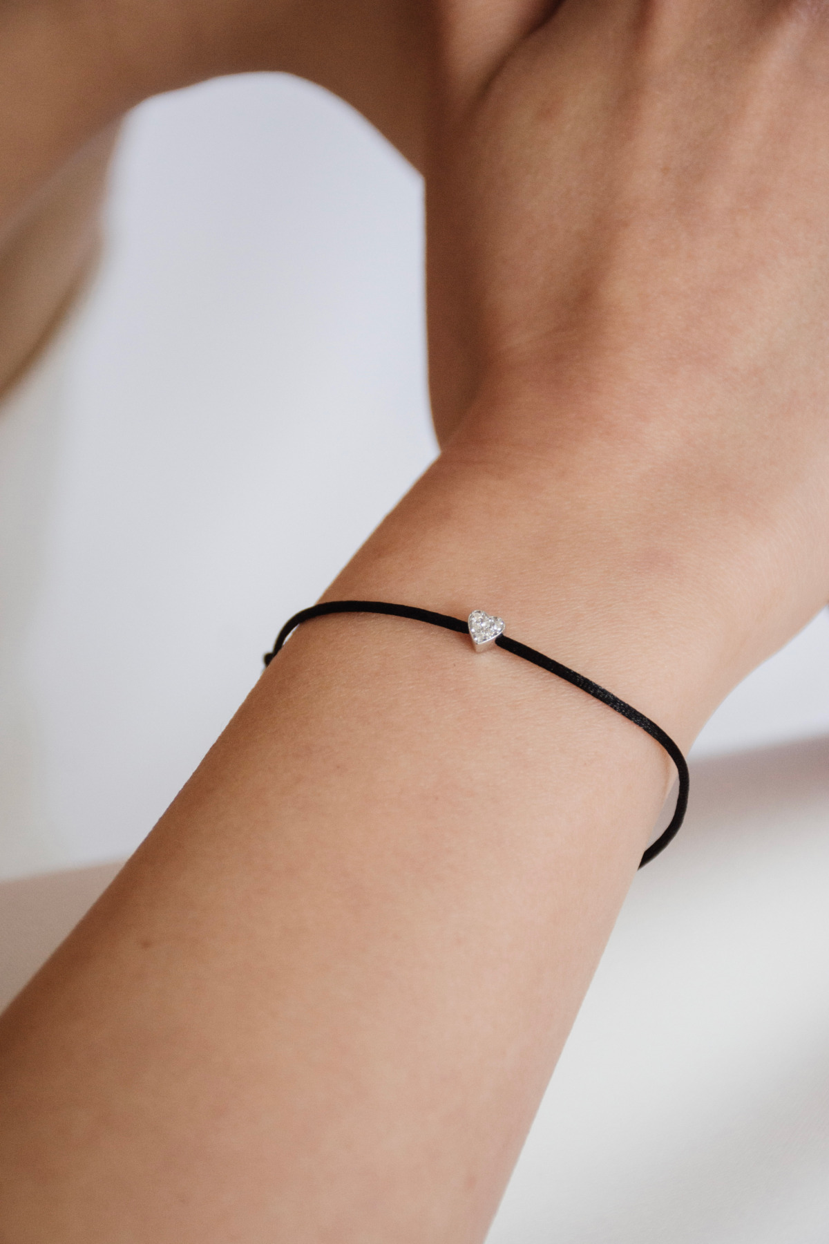 Nina Kastens Diamond Heart Bracelet Black WG Kauf eins, bekomm eins gratis