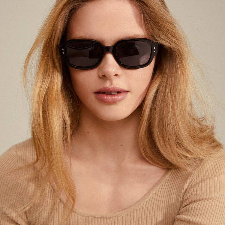 Pilgrim NELLA Recycelte Sonnenbrille Schwarz/Gold Bestseller