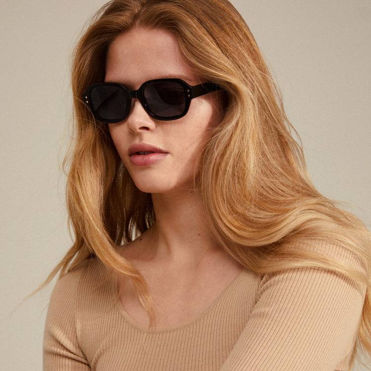 Pilgrim NELLA Recycelte Sonnenbrille Schwarz/Gold Bestseller