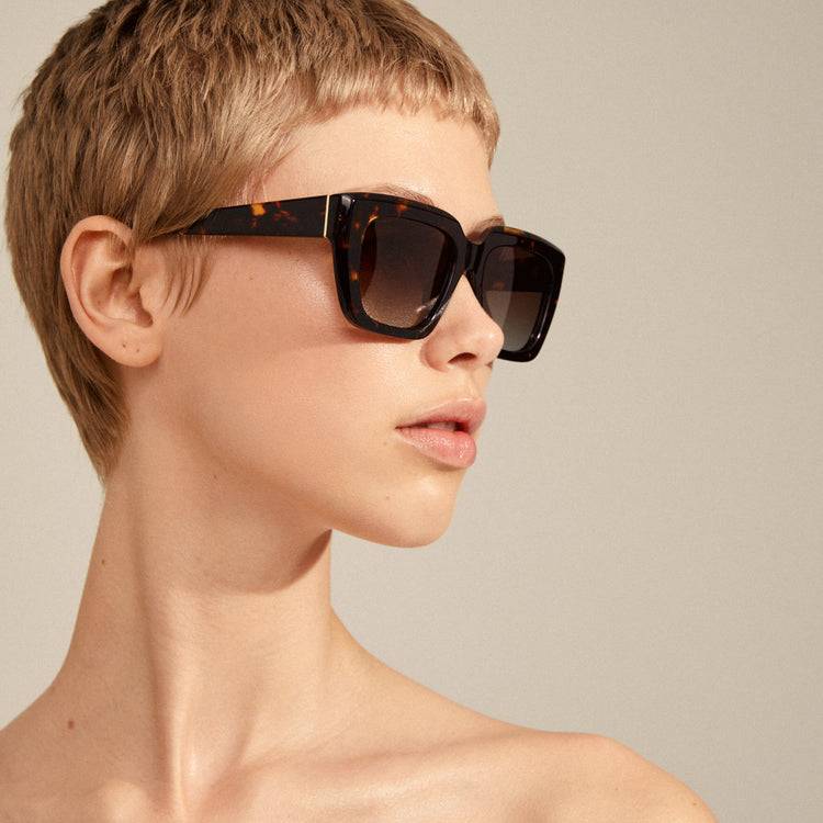 Pilgrim JOGLI Recycelte Sonnenbrille Schildpatt-Braun/Gold Kauf eins, bekomm eins gratis