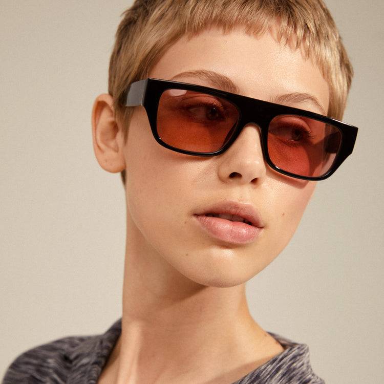 Pilgrim ENIEL Recycelte Sonnenbrille Schwarz/Gold Versandkostenfrei