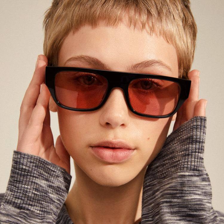 Pilgrim ENIEL Recycelte Sonnenbrille Schwarz/Gold Versandkostenfrei