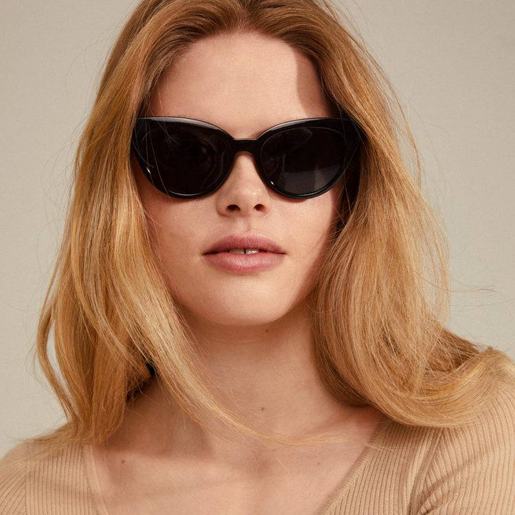 Pilgrim RAISA Recycelte Sonnenbrille Schwarz Exklusivangebot