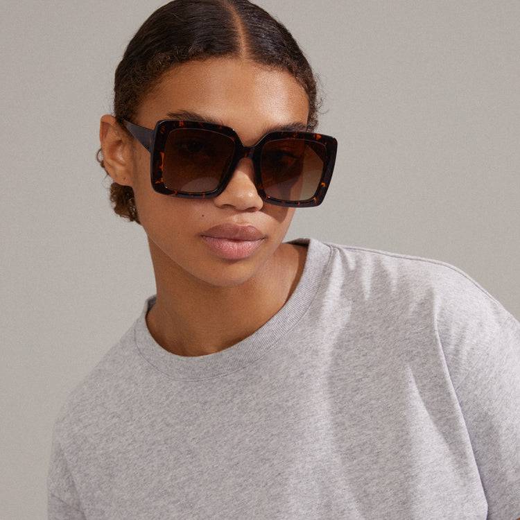 Pilgrim LUCIANA Oversized Vintage-Sonnenbrille in braunem Schildpatt zollfrei