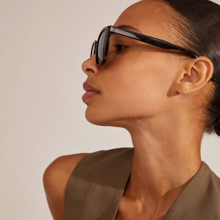 Pilgrim JAMILA recycelte Sonnenbrille schwarz im Angebot