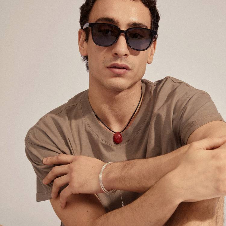 Pilgrim JAMILA recycelte Sonnenbrille schwarz im Angebot