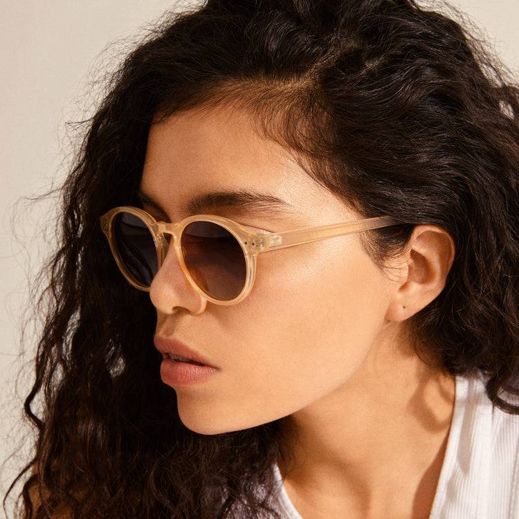 Pilgrim KYRIE klassische runde Sonnenbrille hellbeige Sonderangebot