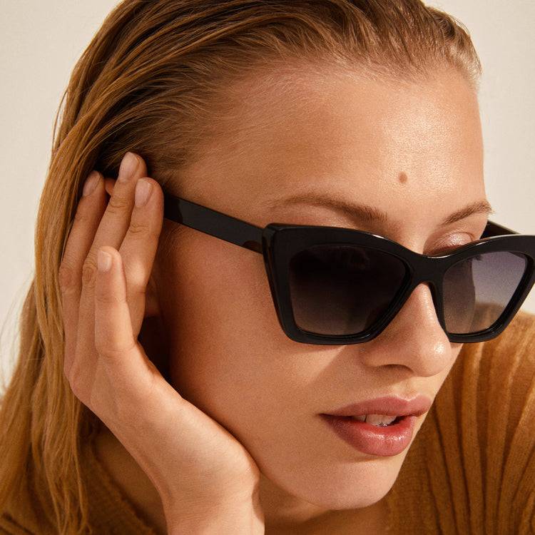 Pilgrim DAKOTA eckige Cat-Eye-Sonnenbrille schwarz Große Rabatte