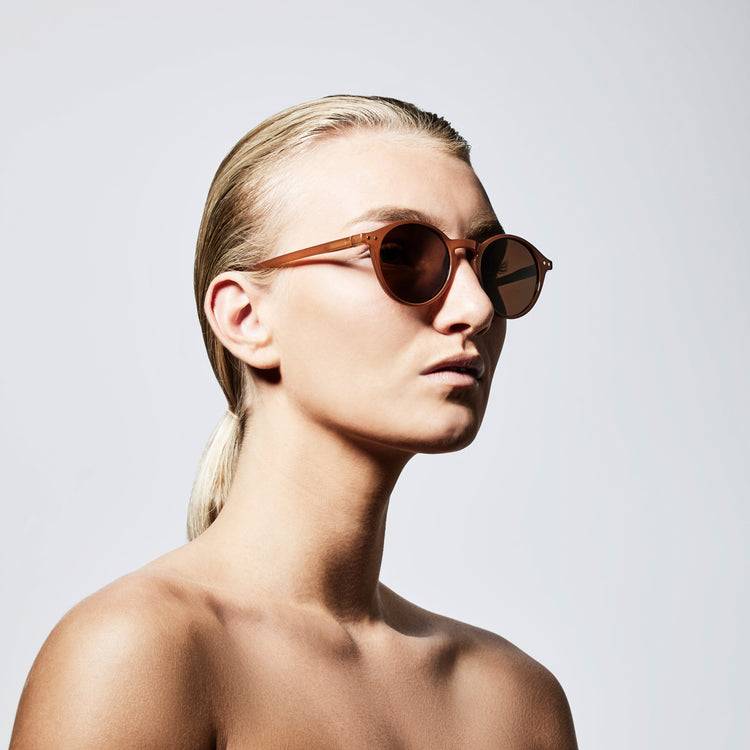 Pilgrim ROXANNE klassische runde Sonnenbrille, braun Kostenlose Rückgabe