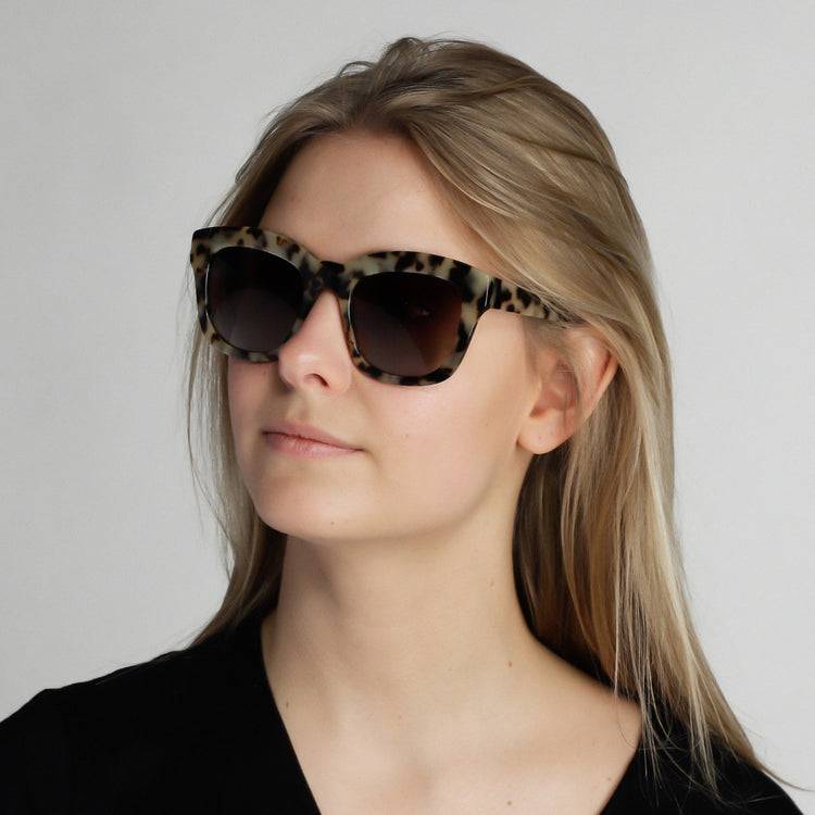 Pilgrim Sonnenbrille : Dael : Grau Letzter Tag