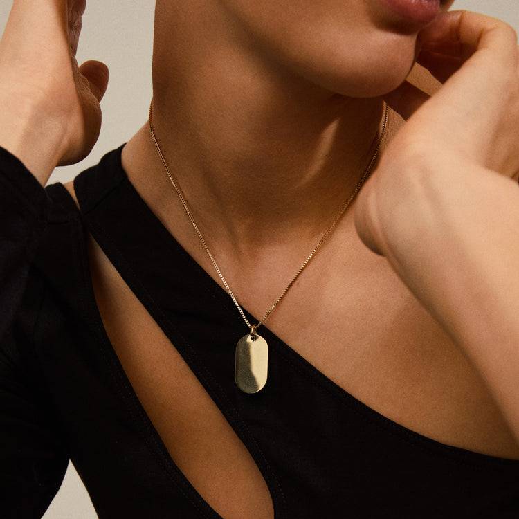 Pilgrim RESTORATION Dog-Tag-Halskette vergoldet im Angebot