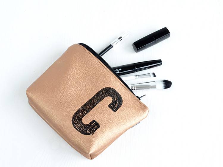 Renna Deluxe Kosmetiktasche Metallic KUPFER mit Buchstabe / vegan Heißer Verkauf