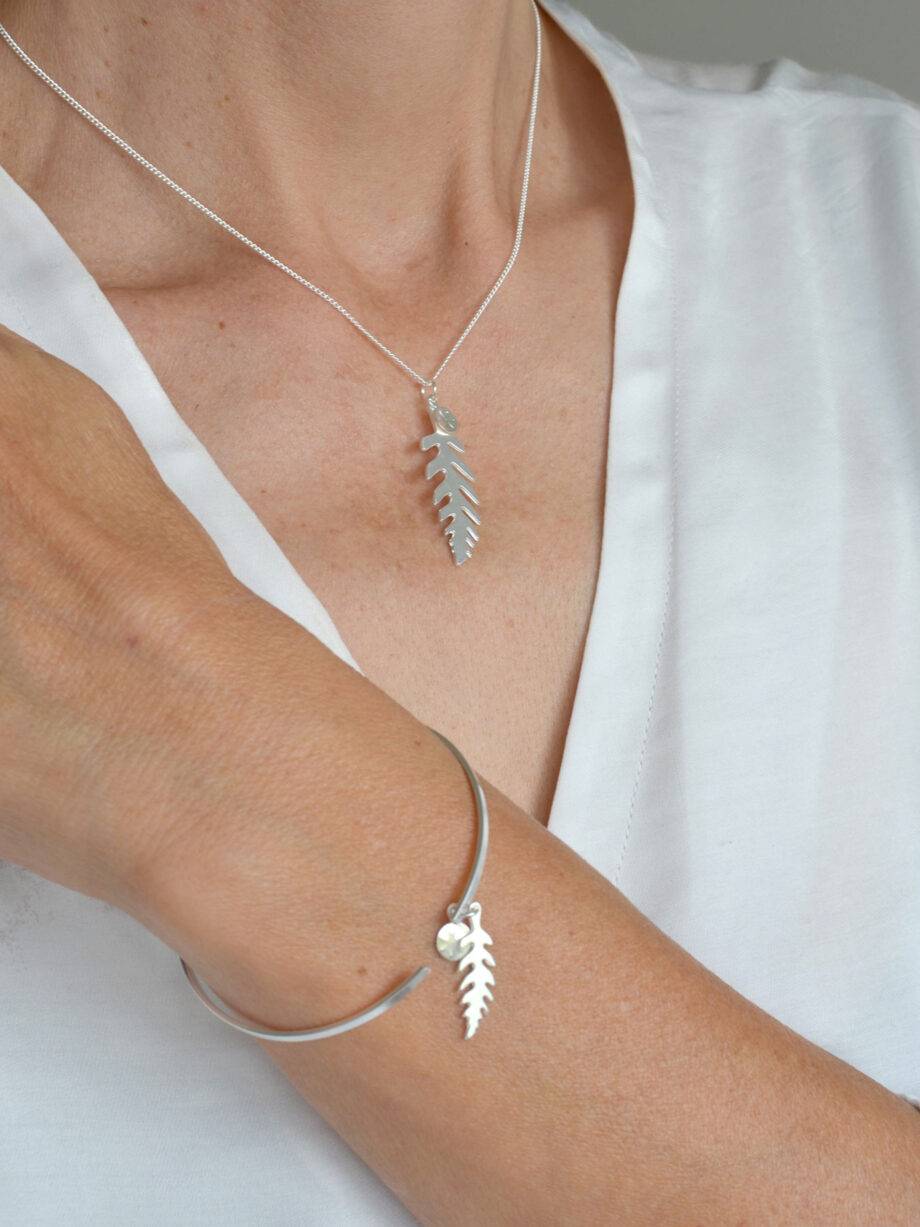 Renna Deluxe Ohrhänger mit Farnblatt in Silber Top Angebot