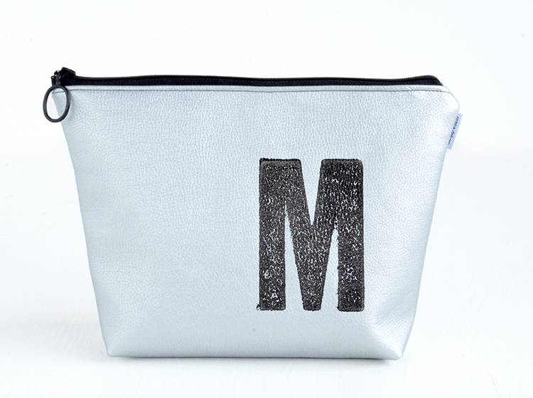 Renna Deluxe Waschtasche Metallic SILBER mit Buchstabe vegan Günstig kaufen