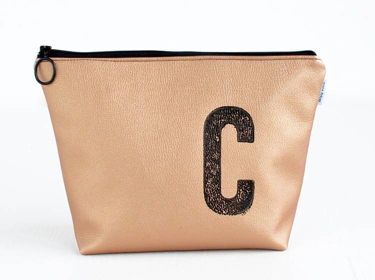 Renna Deluxe Waschtasche Metallic KUPFER mit Buchstabe, vegan Versandkostenfrei